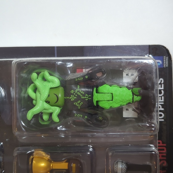 Roblox Avatar Shop Social Medusa Influencer with Selfie Stick Neon Medusa Hair - Picture 6 of 6